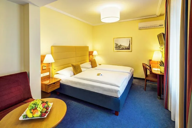 غرفة بريميوم ثلاثية بثلاثة أسرّة بإطلالة على الفناء، Austria Classic Hotel Wien 10/10