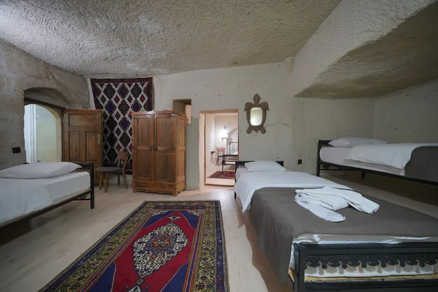 Cave, Family Suite, 1 Double and 3 Single Beds، View Cave Hotel 5/10