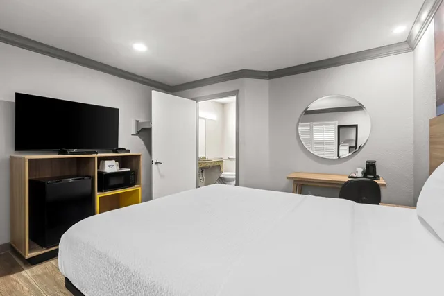 Room, Queen Bed, Accessible, Days Inn By Wyndham San Francisco S/Oyster Point Airport 4/5