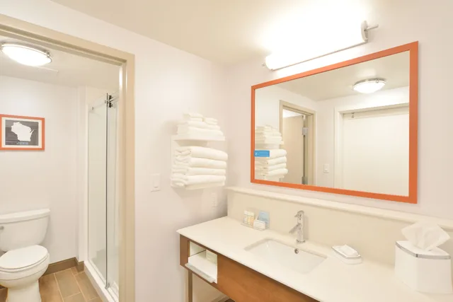 استوديو بسريرين كوين مع أريكة لذوي الإعاقة، Hampton Inn & Suites Menomonie-UW Stout 3/3