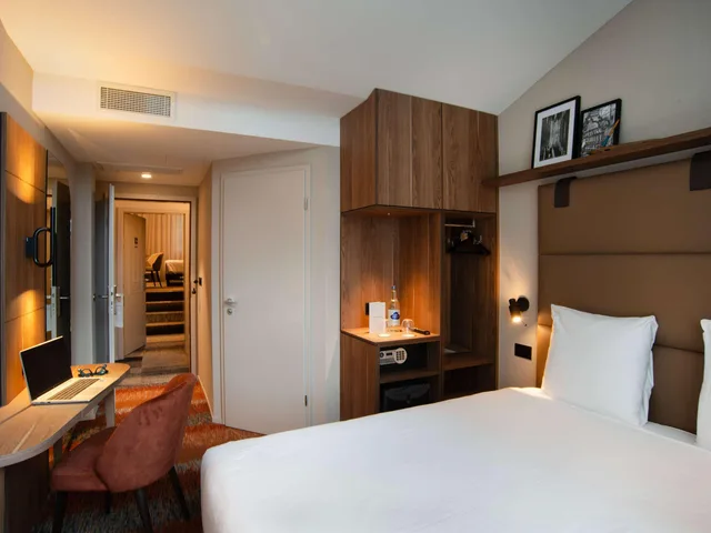 Standard, Queen Bed, City Side، Mercure Fribourg Centre Remparts 1/4