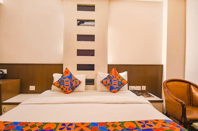 Deluxe, Double Bed, Fabhotel Emerald 2/2