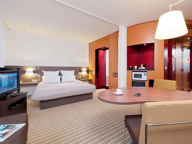 جناح سوبيريور بسرير مزدوج وسرير فردي مع أريكة، Novotel Suites Gare Lille Europe 4/6