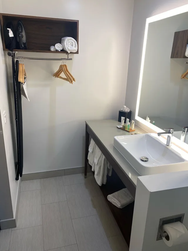 غرفة بسرير كينج لذوي الإعاقة، Country Inn & Suites by Radisson, Vallejo Napa Valley, CA 9/10