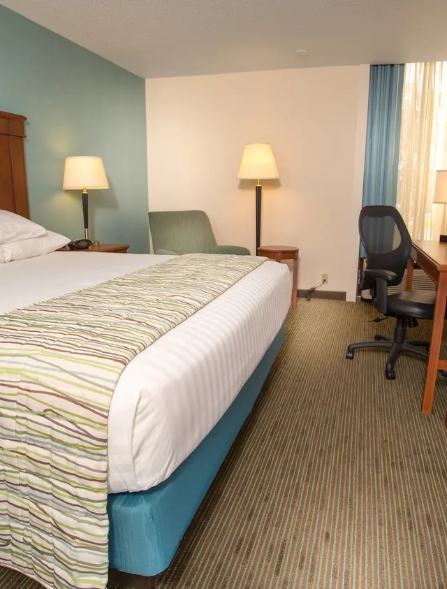 غرفة بسرير كينج، Drury Inn & Suites Cape Girardeau 3/8
