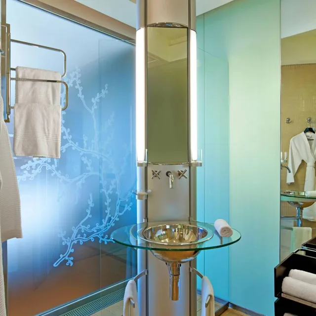 Design, Guest Room, King Bed, Sea View, Crystal Tower، Le Meridien Beach Plaza 9/10