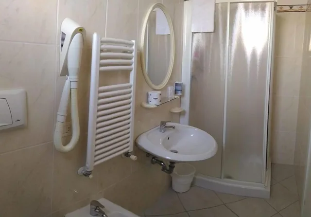 غرفة ثلاثية بإطلالة على الحديقة، HOTEL PRESTIGE 3/3