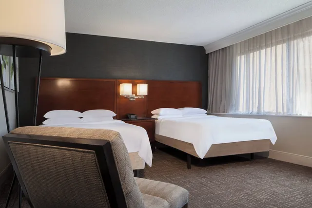 غرفة كلوب بسريرين مزدوجين، Marriott Research Triangle Park 3/8