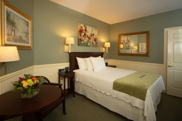 Room, Queen Bed, Inn At St John 1/2