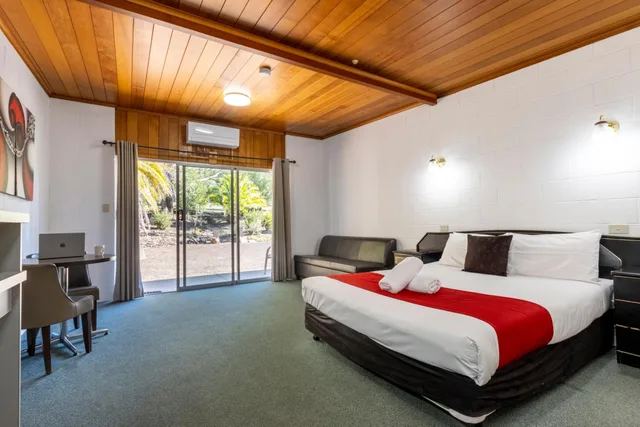 Motel, Superior, 1 Double and 1 Single Bed، The Grampians Motel 1/3
