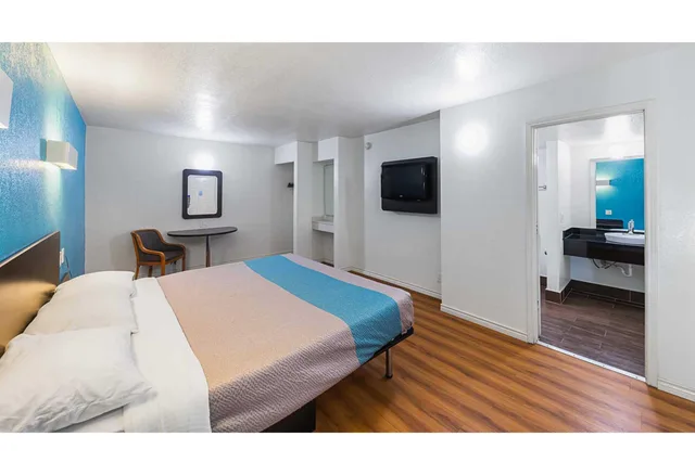 غرفة بسرير كينج للمدخنين، Motel6 Grand Prairie, TX - Interstate 30 1/4