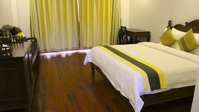 غرفة ديلوكس بسرير كينج بإطلالة على المسبح، La Residence WatBo Hotel 9/10