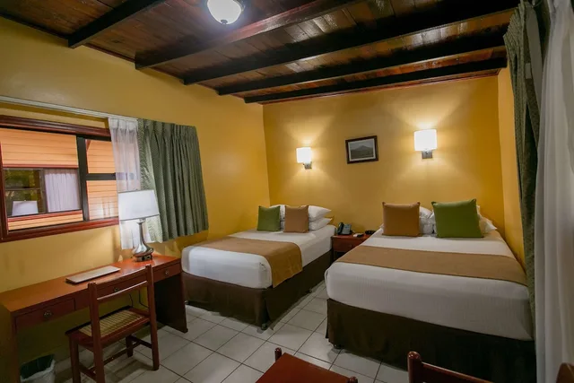 غرفة قياسية بسريرين منفصلين، Best Western Las Mercedes Airport 2/10