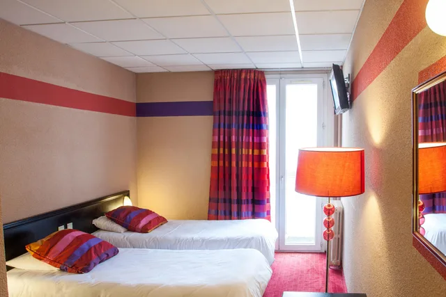 غرفة قياسية بسريرين منفصلين، Hotel Saint Sauveur 2/5