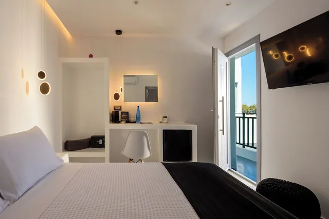 Superior, Queen Bed, Sea View, Shared Balcony, Tataki Hotel 9/10