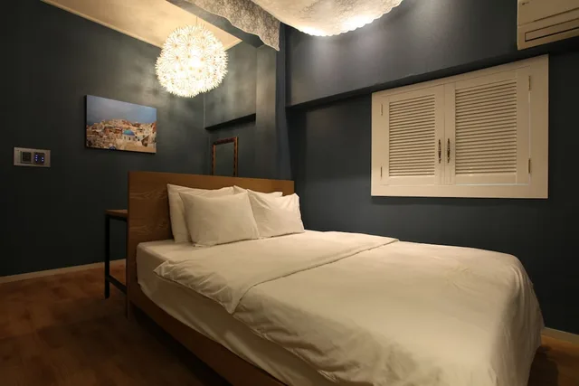 Superior, Queen Bed, Zip Hotel 4/4