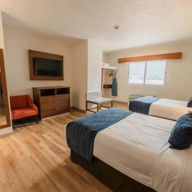 غرفة، Comfort Inn Monterrey Valle 3/5