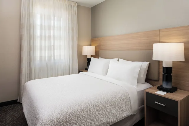 جناح بسرير كينج وسرير كوين بغرفتي نوم، Candlewood Suites Miami Doral By IHG 4/12