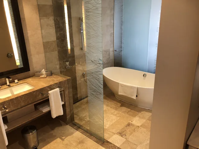 غرفة قياسية بسرير كينج، Oubaai Hotel Golf And Spa 2/2