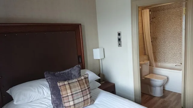 Guest Room, Single, Cairngorm Hotel 3/5