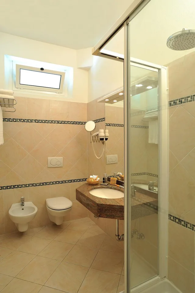 غرفة كلاسيكية ثلاثية، Hotel Adria 10/10