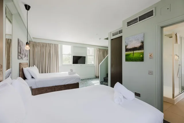 جناح سوبيريور، Signature Townhouse Hyde Park 2/10