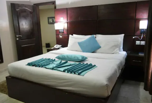 غرفة قياسية بسرير كينج بإطلالة على المسبح، De Santos Hotel 3/10