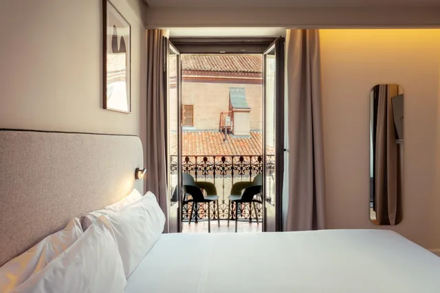 غرفة بسرير كوين بإطلالة، Petit Palace Preciados 6/9
