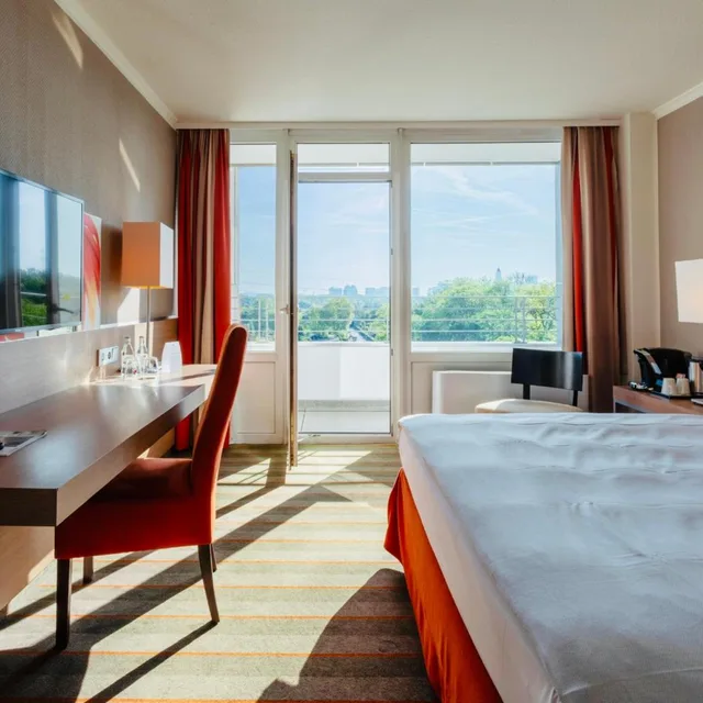 غرفة بسرير كينج بشرفة، Soaltee Hotel Frankfurt Messe by Trip Inn 1/3