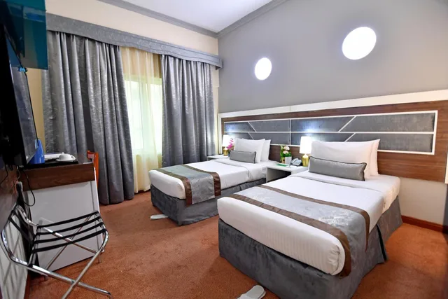 غرفة ديلوكس تنفيذية بسرير كينج، NEJOUM AL EMARATE HOTEL 6/10