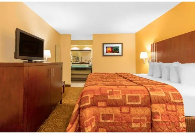 غرفة بسرير كينج لغير المدخنين بمطبخ، Motel6 Little Rock, AR - Airport 5/10