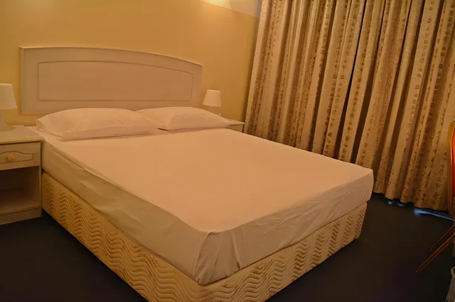 Standard, 2 Double Beds, QUEENS HOTEL 1/1