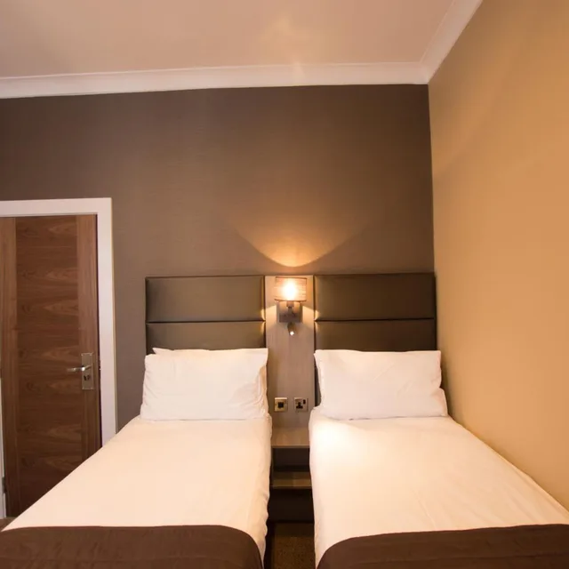 غرفة مفردة، Brunel Hotel 12/14