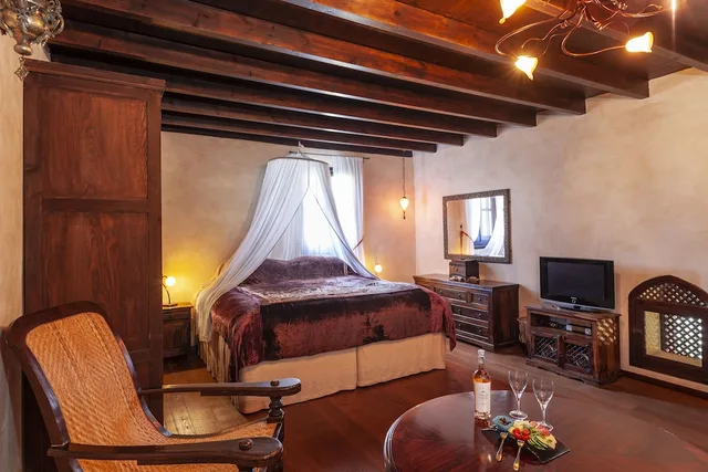 Grand, Master, Suite, King Bed، Spirit Of The Knights Boutique Hotel 2/3
