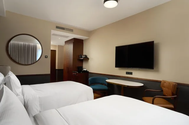 غرفة متصلة عائلية بسرير كينج وسريرين منفصلين، Iceland Parliament Hotel, Curio Collection by Hilton 4/4