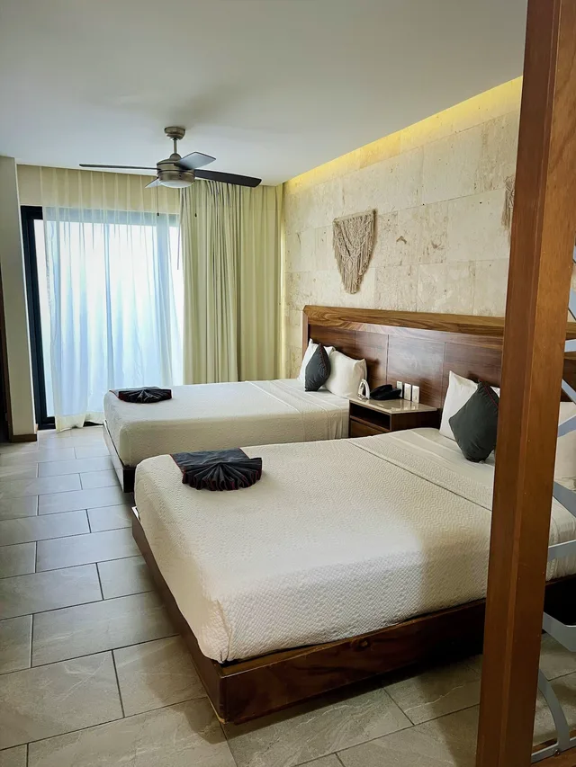 غرفة كومفورت بسريرين كوين مع أريكة، Grand Fifty Suites 7/10