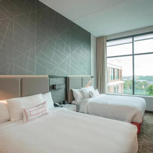 جناح بسريرين كوين مع سرير سحّاب إضافي مع أريكة، SpringHill Suites by Marriott Athens Downtown/University Area 1/3