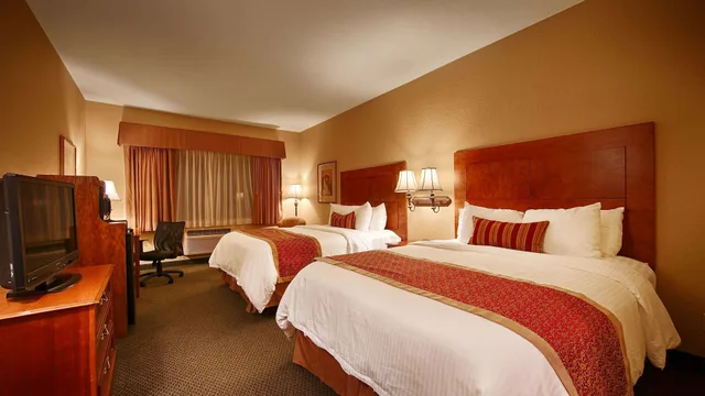 غرفة قياسية بسريرين كوين، Best Western Plus Victoria Inn & Suites 1/6