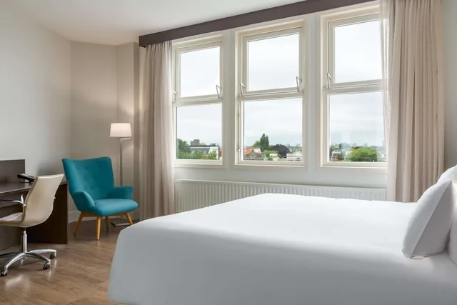 Standard, Queen Bed, Canal View, Small, Nh City Centre Amsterdam 3/5