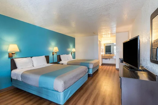 2 Full Beds - Non-Smoking، Motel6 Grande Prairie, AB 3/4