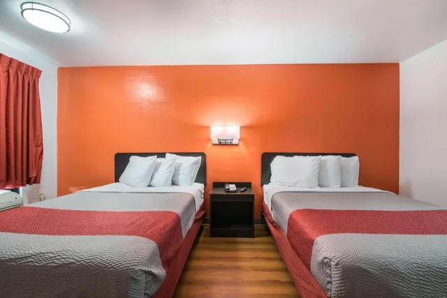 2 Full Beds - Non-Smoking, Micfridge، Motel6 Attalla AL 8/10