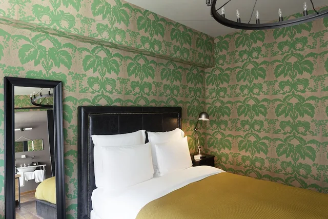 Room, Queen Bed, Garden View, Rooms Hotel Tbilisi 2/4