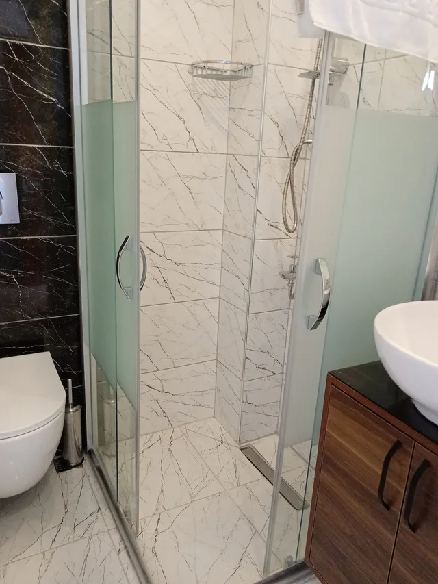 غرفة قياسية بسريرين منفصلين وسرير كوين، Castillo Rojo Hotel Istanbul 7/10