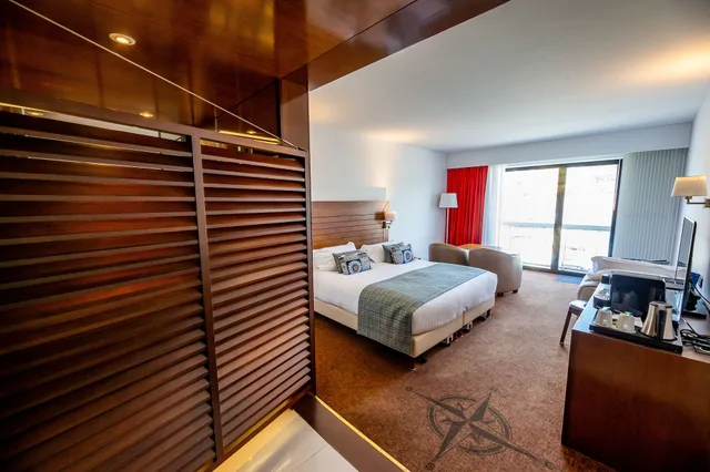 غرفة سوبيريور بسرير كوين بإطلالة على المرسى، HOTEL LE GRAND PAVOIS 4/7