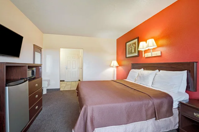 غرفة قياسية بسرير كينج للمدخنين، Howard Johnson By Wyndham Galveston 1/10