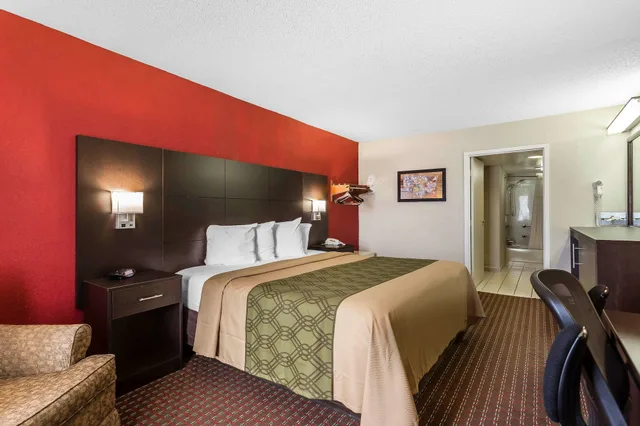 غرفة قياسية بسرير كينج، Travelodge by Wyndham North Charleston 4/7