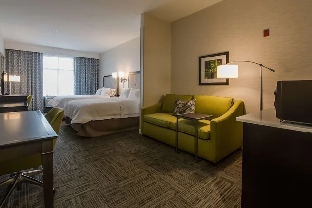 استوديو بسريرين كوين مع أريكة لذوي الإعاقة، Hampton Inn White House 2/5