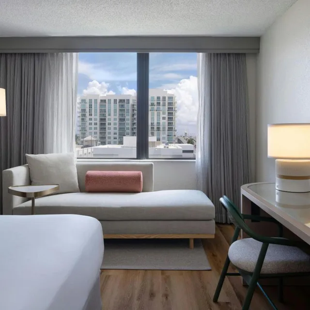 Room, King Bed, Bathtub, Accessible, Renaissance Fort Lauderdale Marina Hotel 3/4