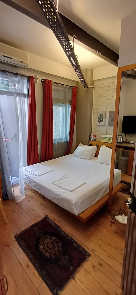 غرفة ركنية بسرير مزدوج، Peradays Hotel 1/10