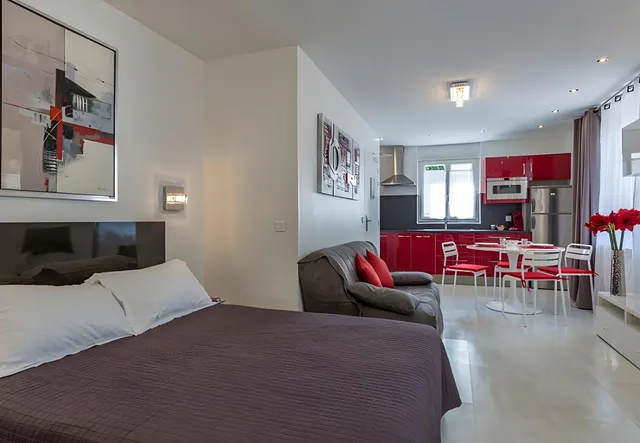 غرفة ديلوكس رباعية بسرير فردي، HOTEL DE L'HORLOGE 1/1